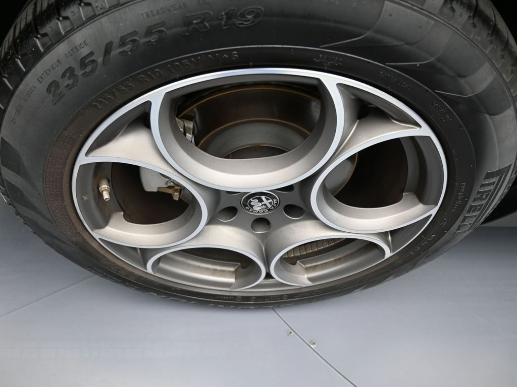 Used 2023 Alfa Romeo Stelvio Sprint image 44