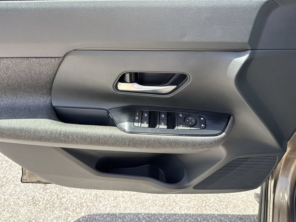 Used 2025 Nissan Kicks SV FWD image 38