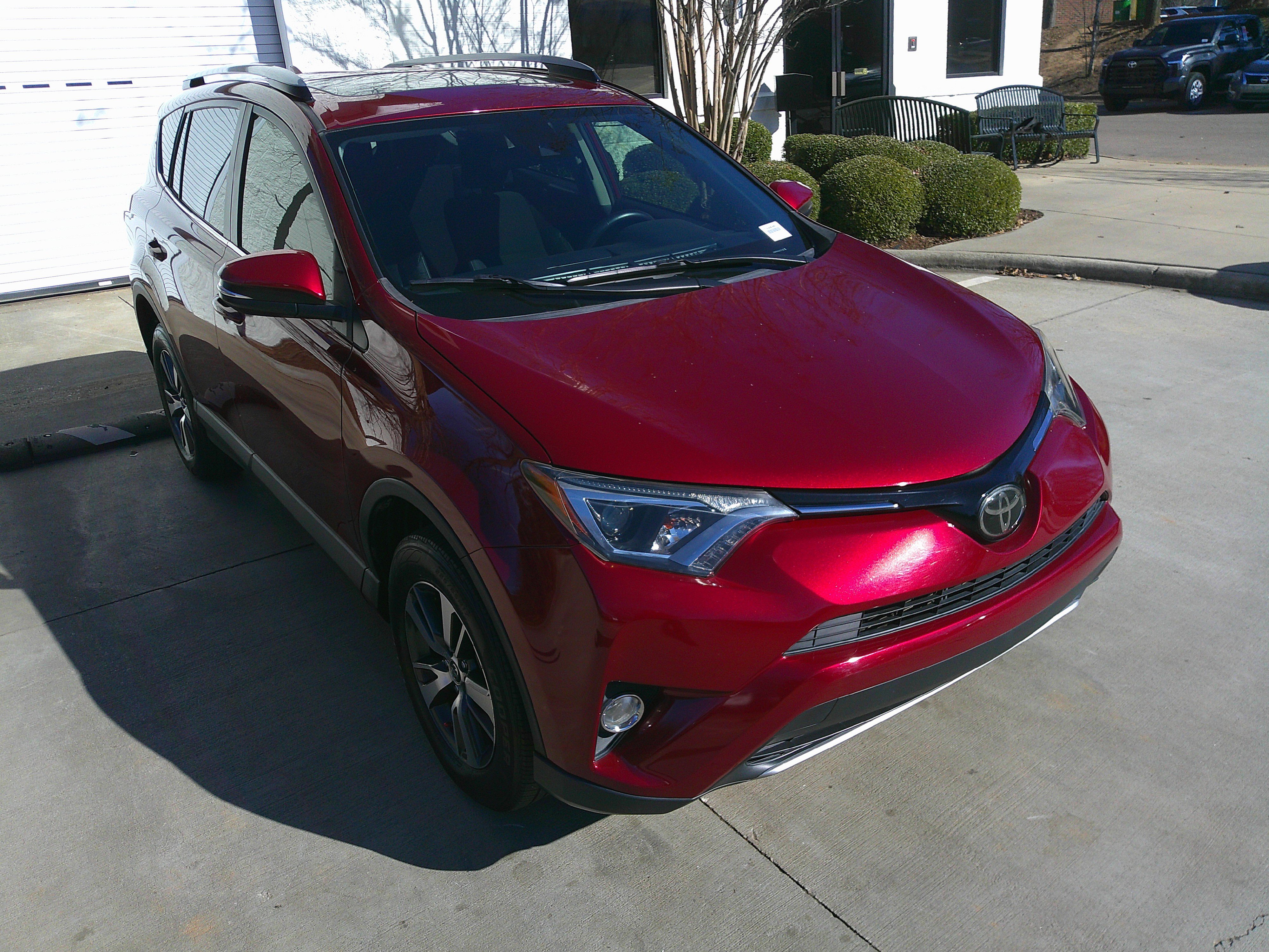 Used 2018 Toyota RAV4 XLE image 2