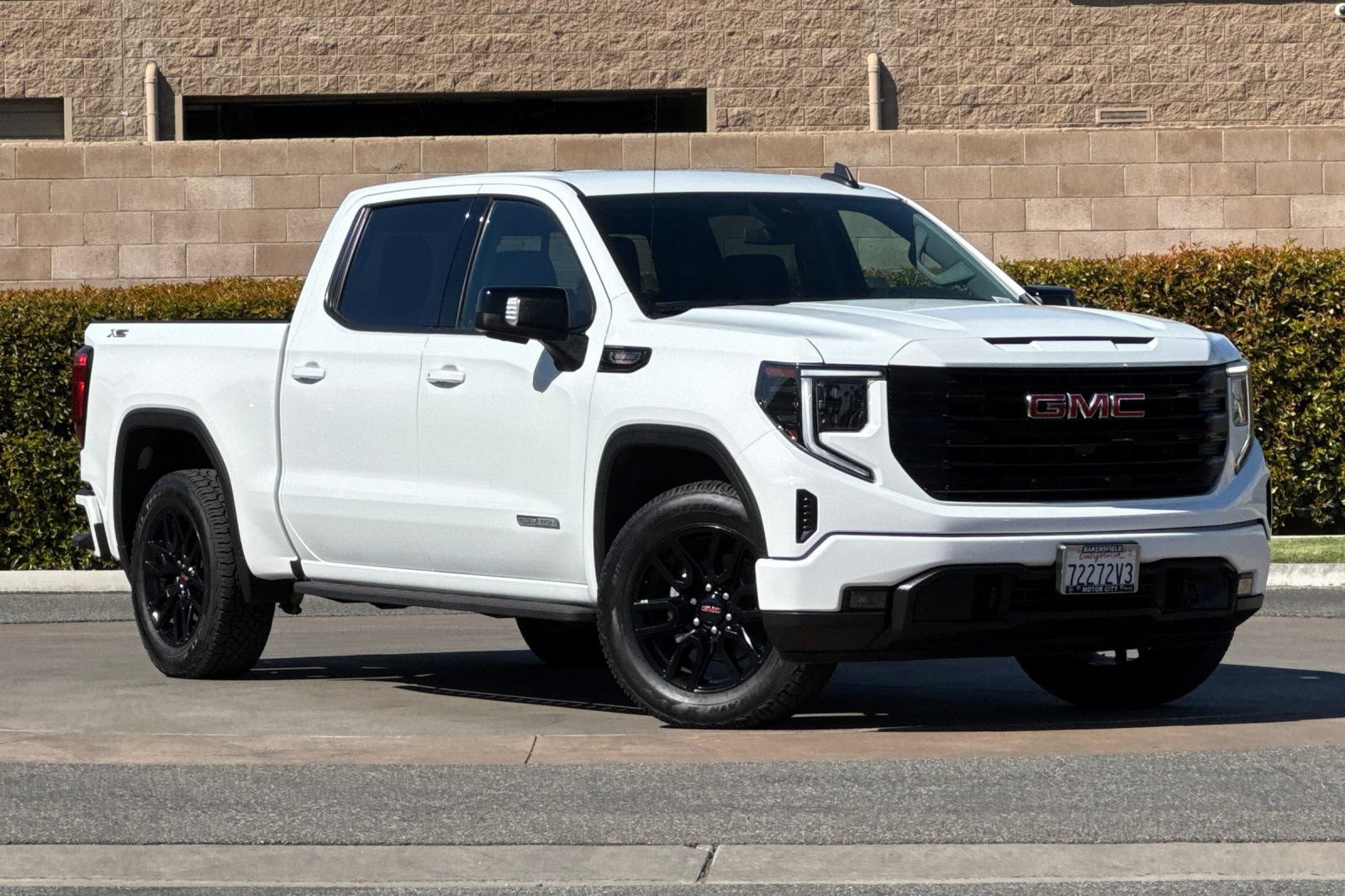 Certified 2023 GMC Sierra 1500 Elevation w/ Preferred Package AWD/4WD image 2