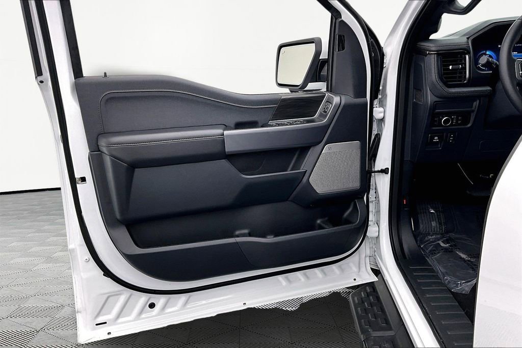 Used 2025 Ford F150 Lightning Lariat image 24