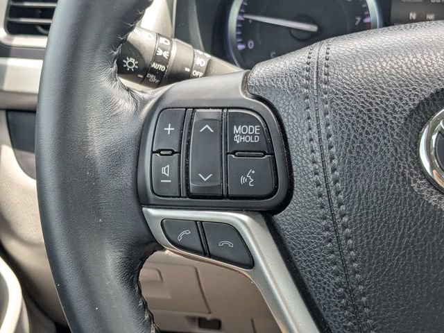 Used 2018 Toyota Highlander Limited FWD image 25