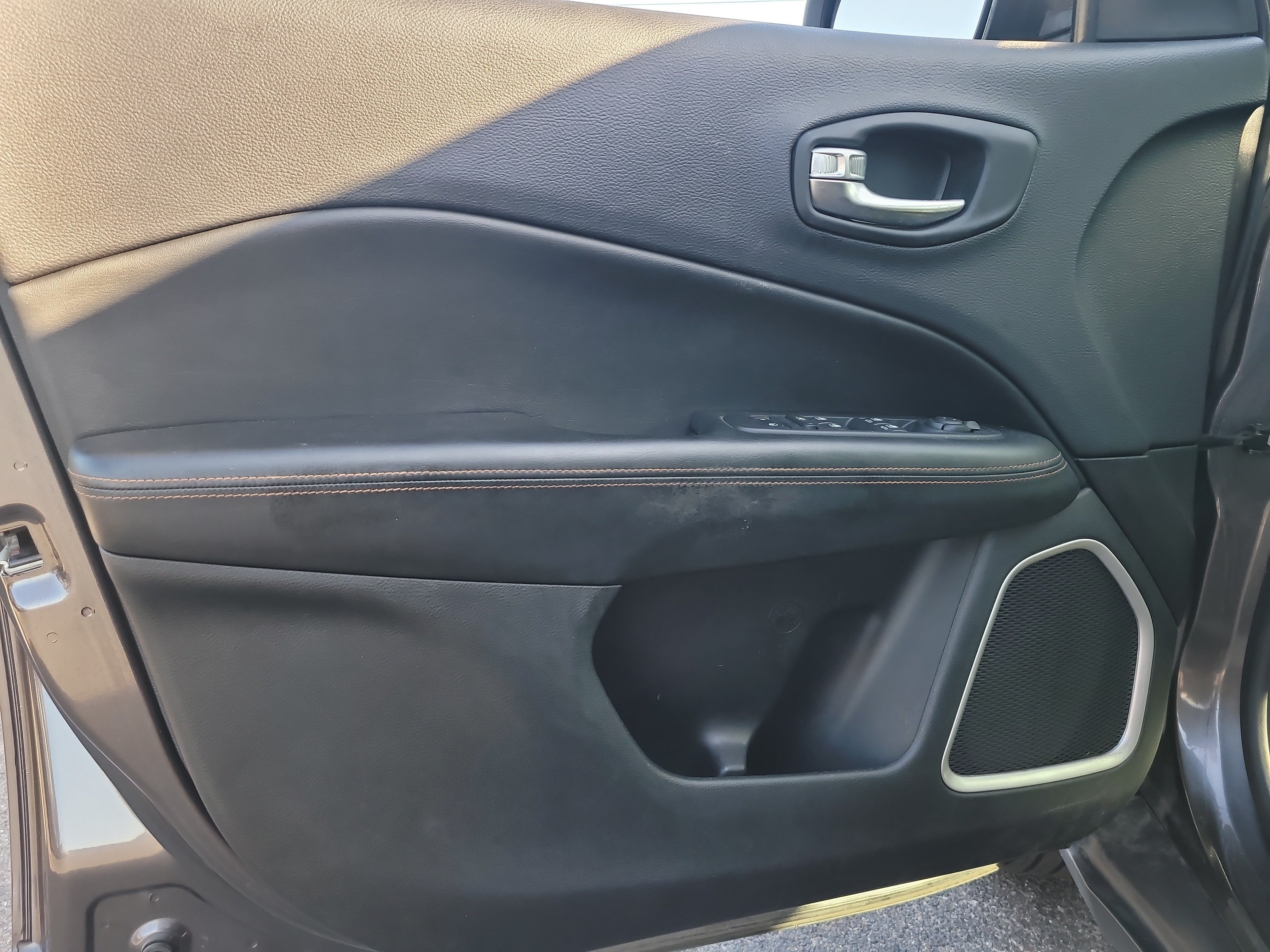 Used 2018 Jeep Compass Limited w/ Navigation Group AWD/4WD image 14