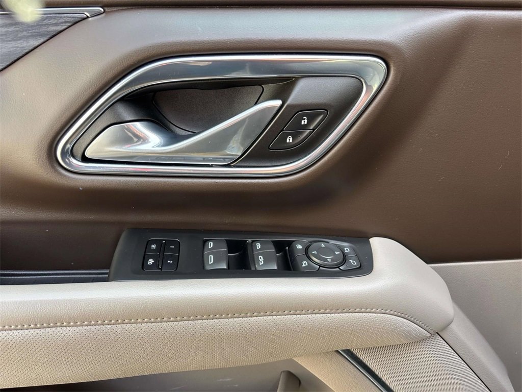 Used 2023 GMC Yukon XL SLT w/ SLT Luxury Package image 9