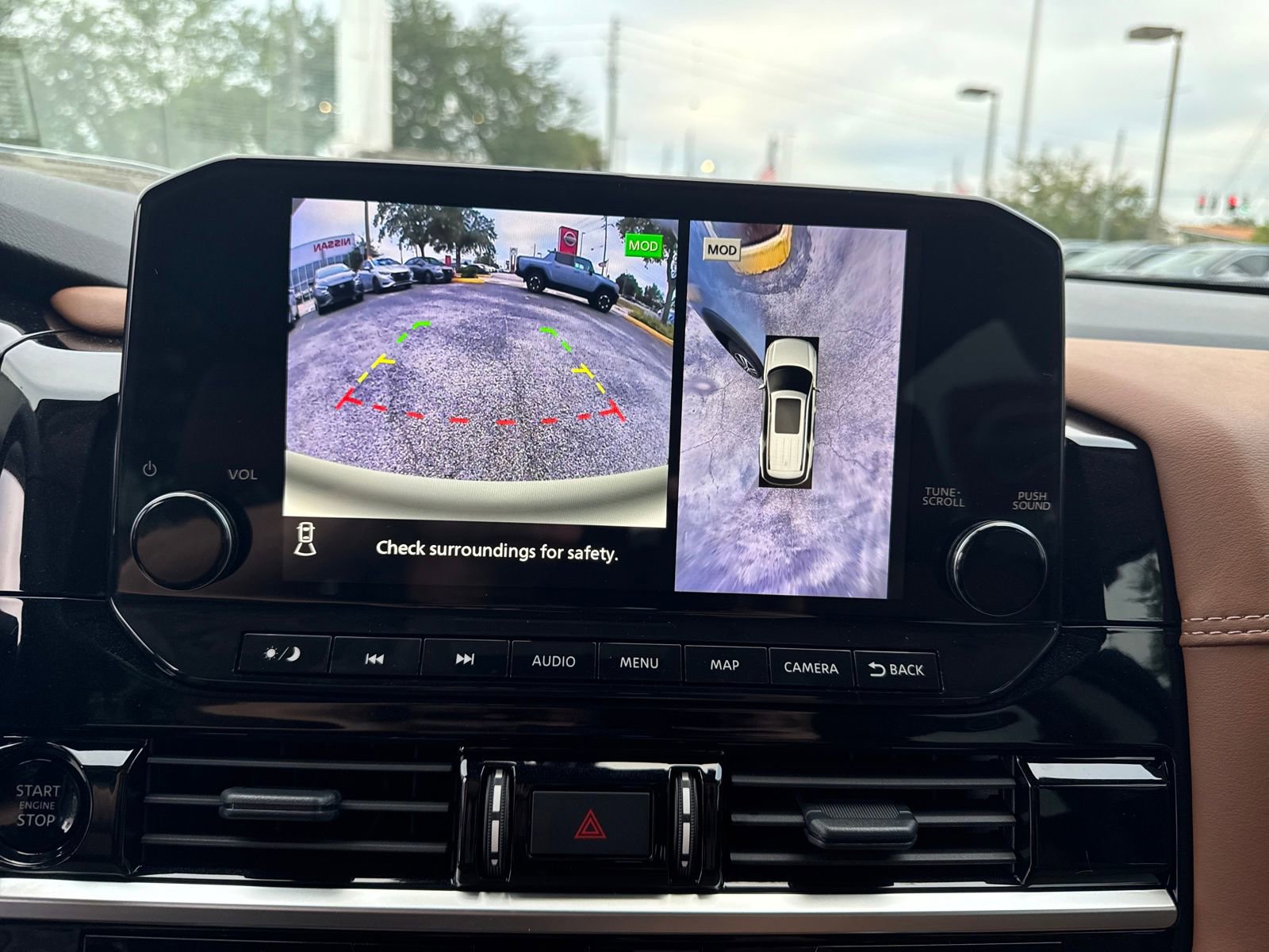 New 2025 Nissan Pathfinder Platinum w/ Black Appearance Package image 23