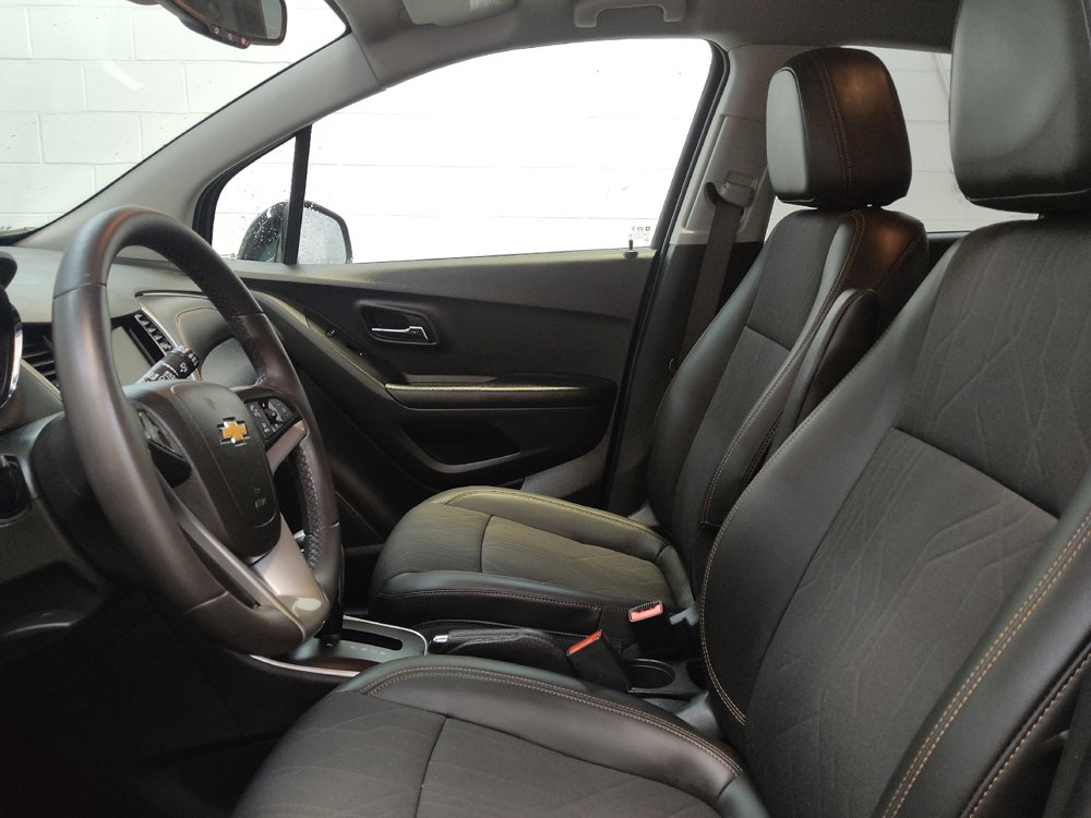 Used 2021 Chevrolet Trax LT w/ Sport Edition image 17