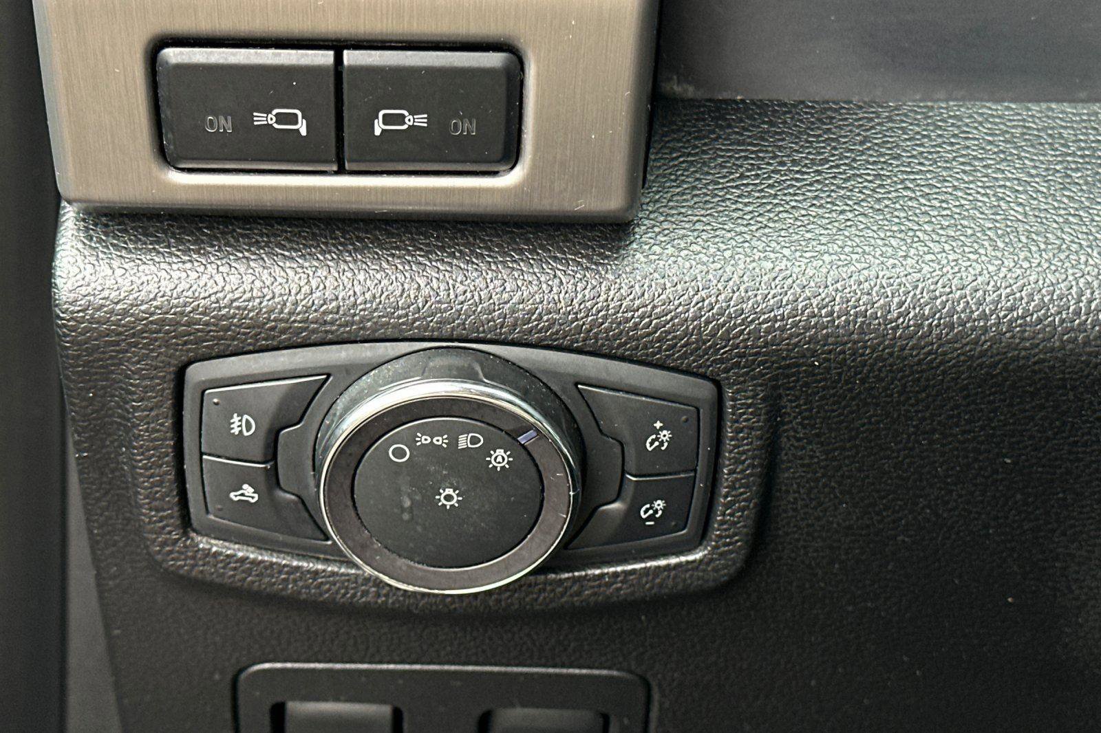 Used 2018 Ford F150 Platinum w/ Equipment Group 701A Luxury image 30