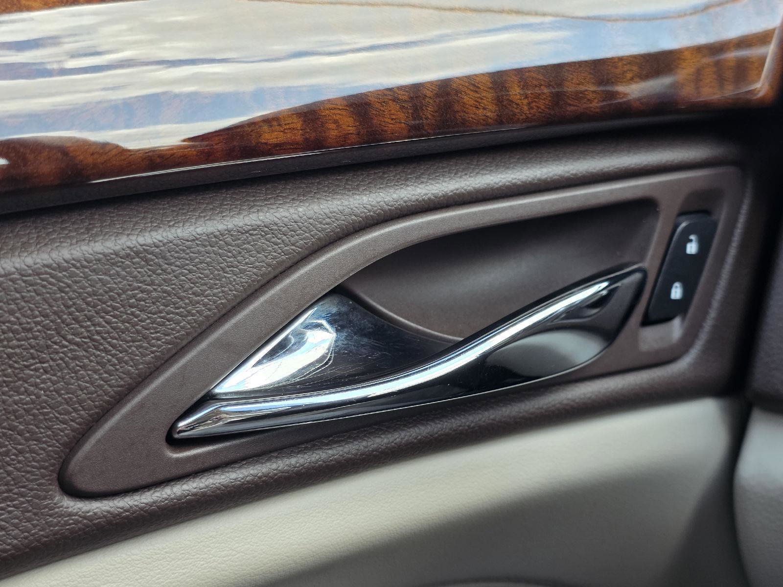 Used 2015 Cadillac SRX Luxury w/ Trailering Package image 11