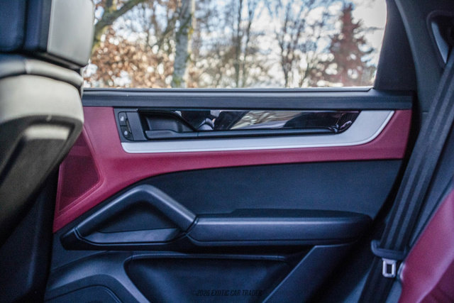 Used 2024 Porsche Cayenne S image 29