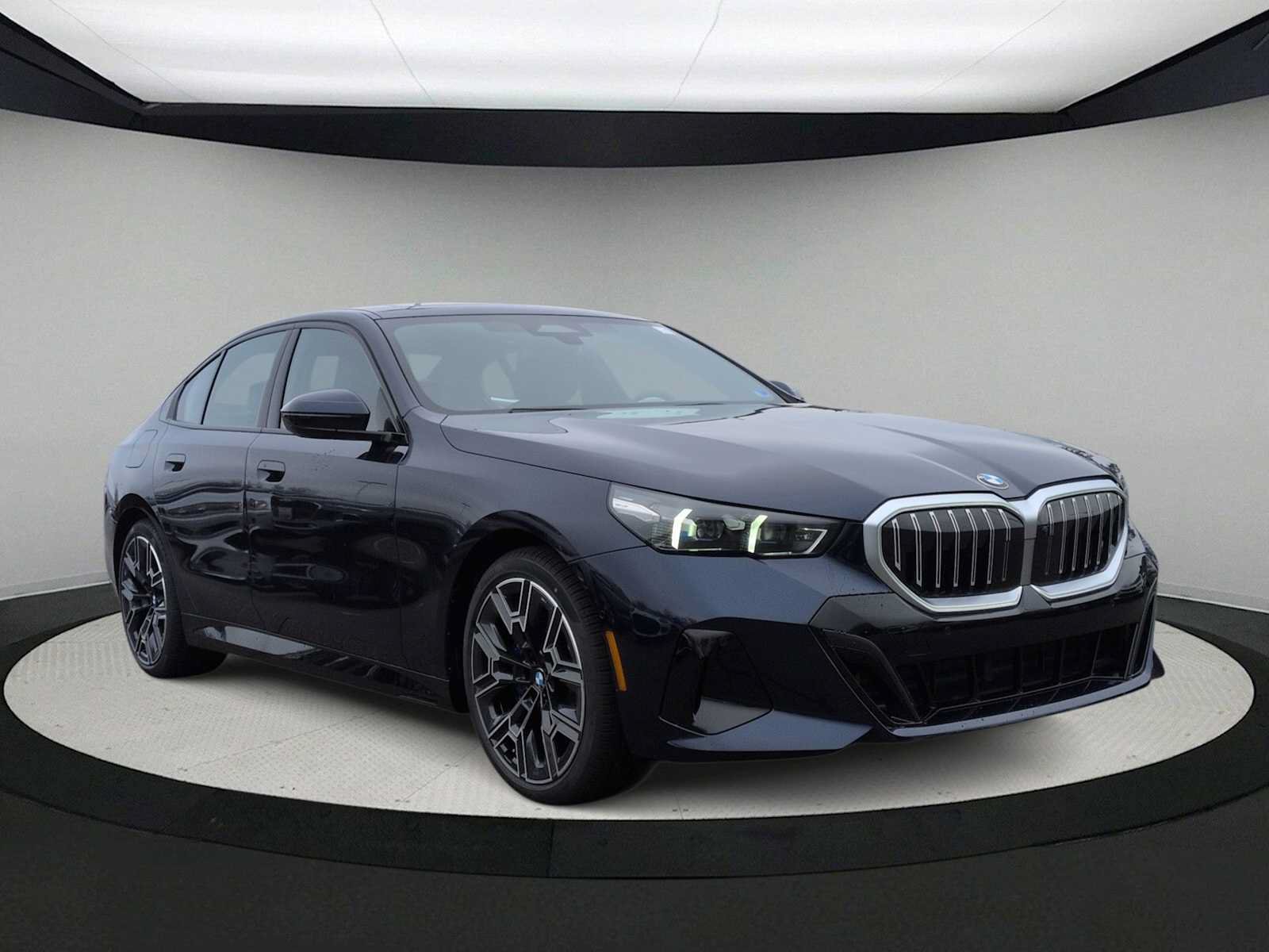 Used 2026 BMW 530i xDrive w/ M Sport Package AWD/4WD image 2