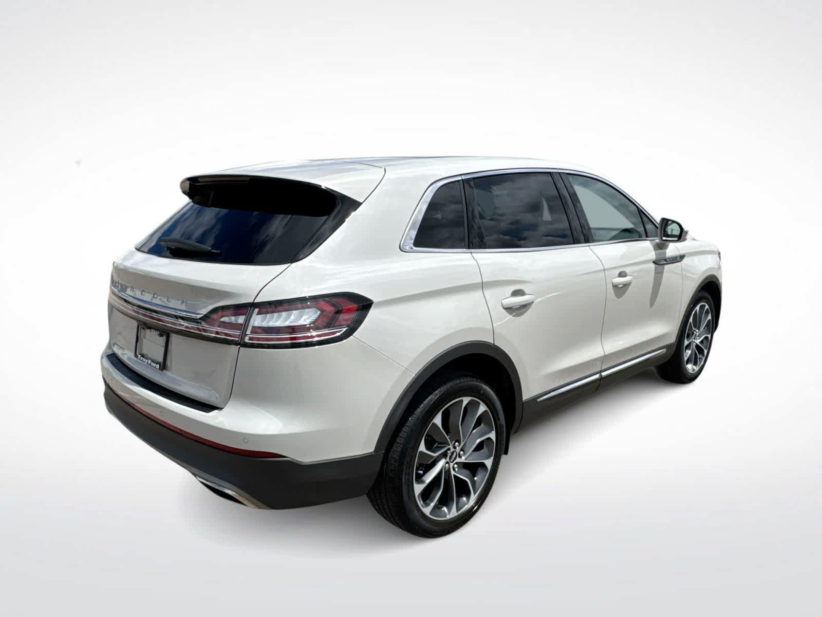 Used 2023 Lincoln Nautilus Reserve AWD/4WD image 8