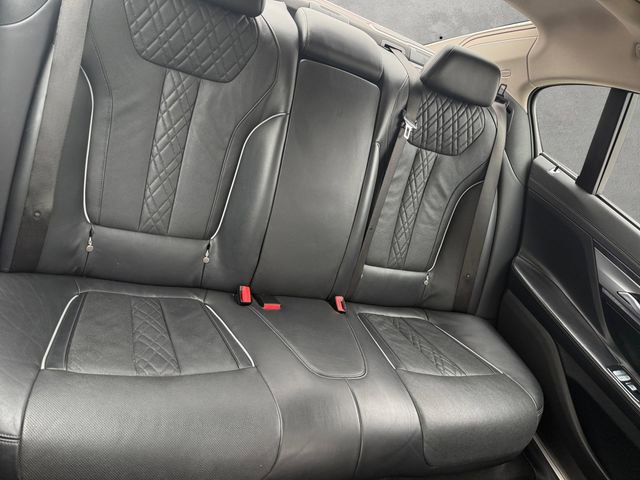 Used 2022 BMW 740i RWD image 22