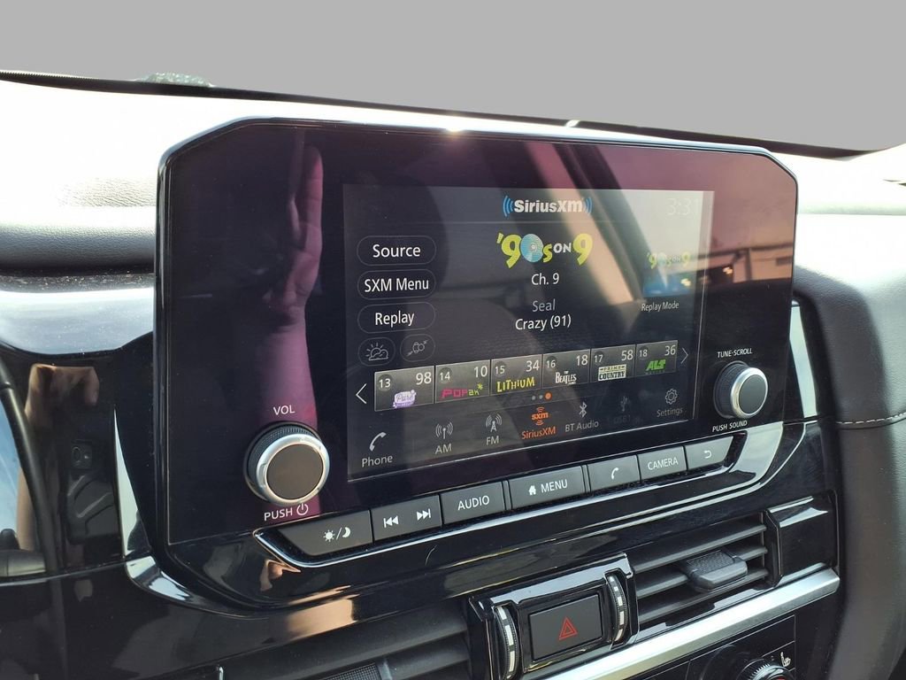 Used 2025 Nissan Pathfinder SV image 5