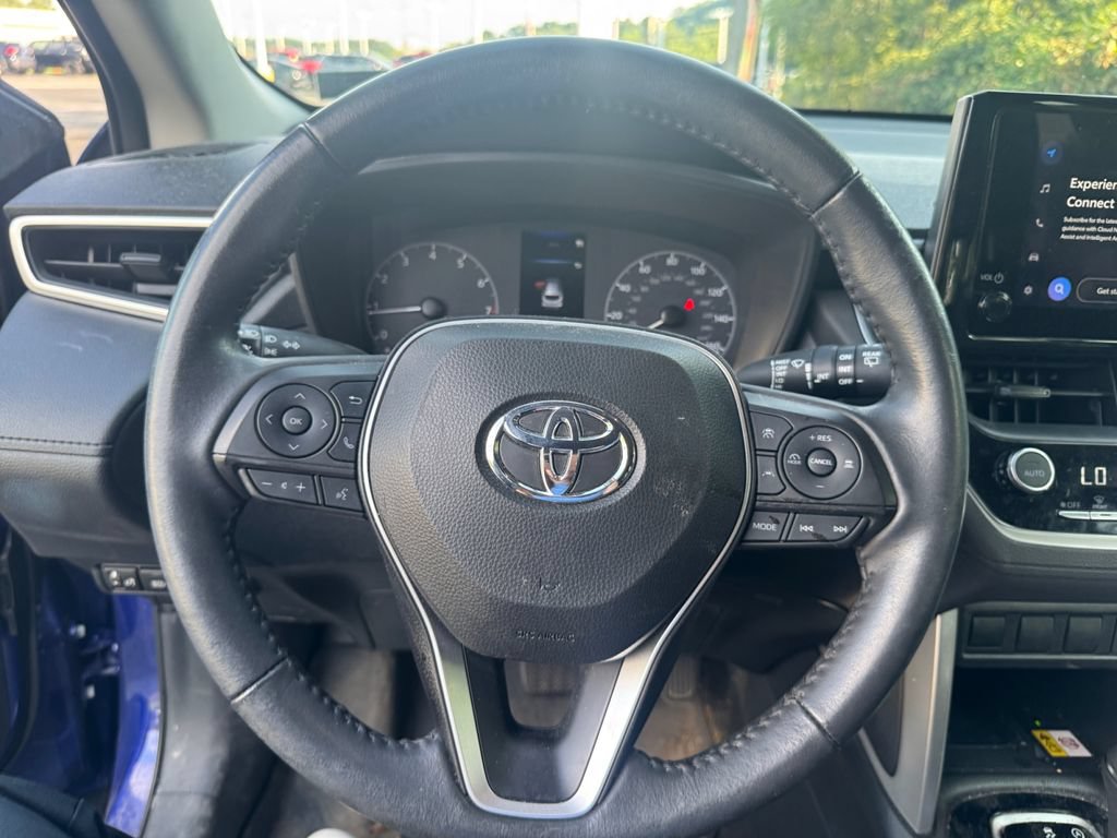 Used 2023 Toyota Corolla Cross LE AWD/4WD image 14