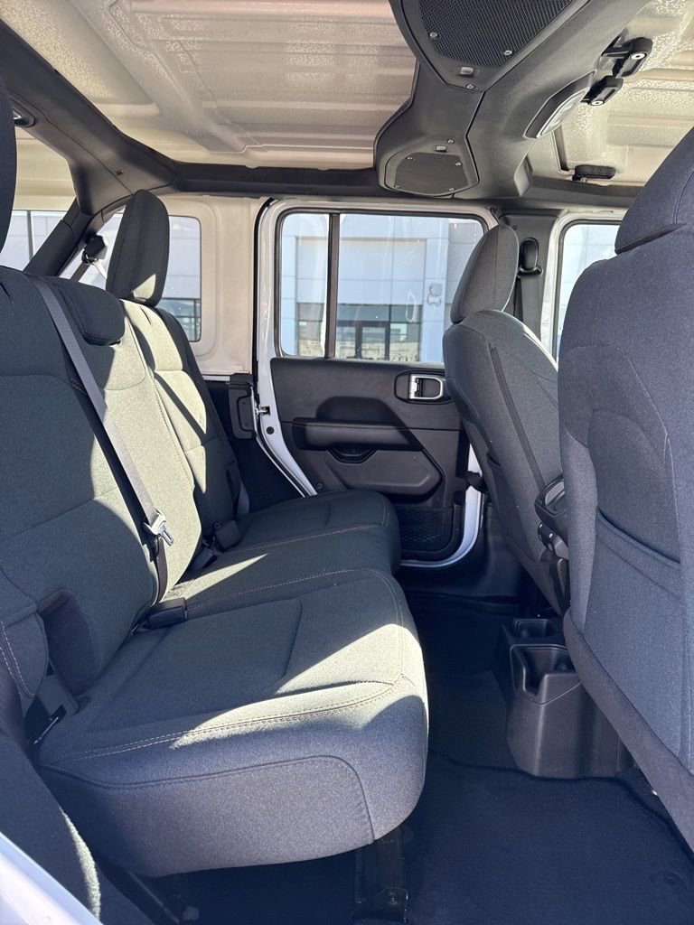 Used 2025 Jeep Wrangler Sahara image 10