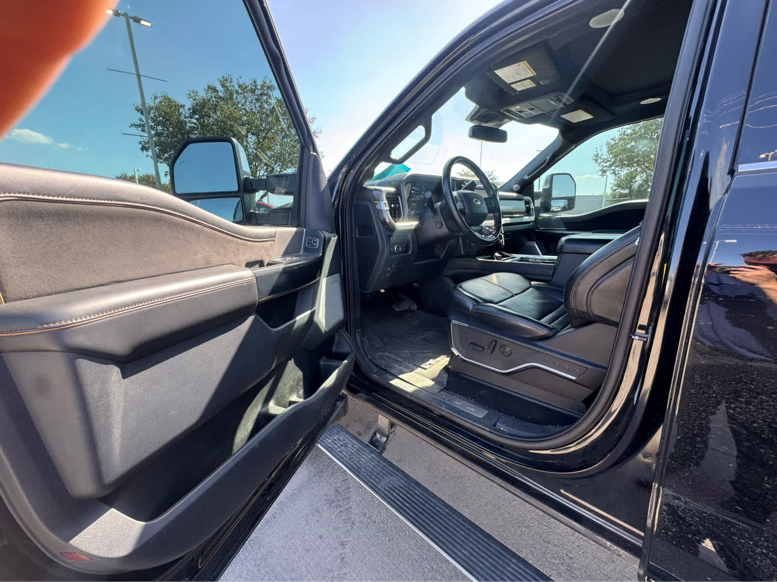 Used 2024 Ford F350 Platinum w/ FX4 Off-Road Package AWD/4WD image 6