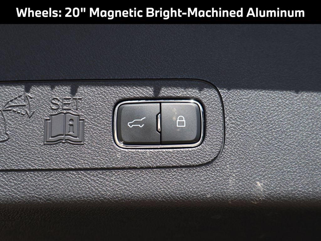 Used 2025 Lincoln Aviator AWD image 18