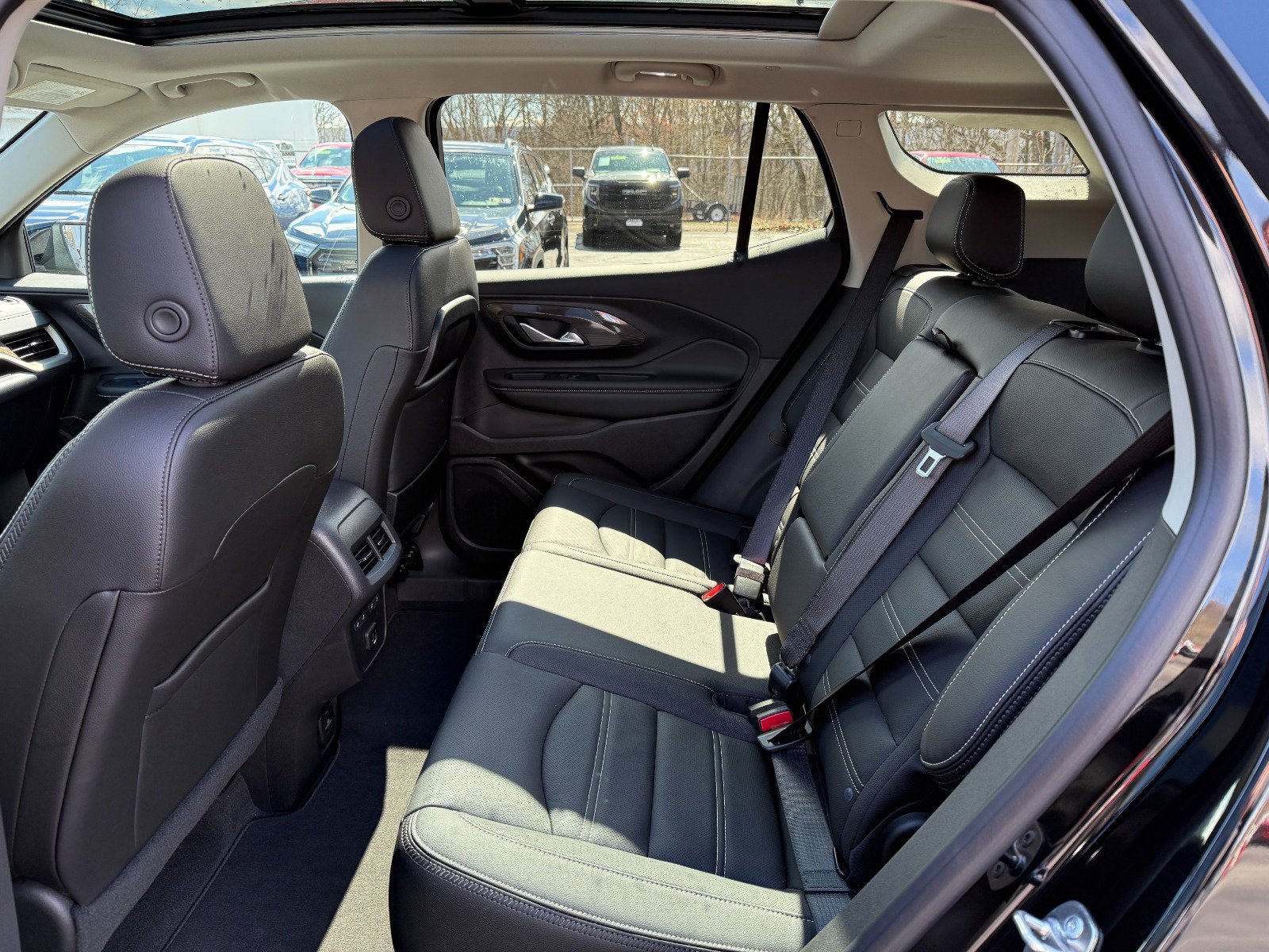 Used 2024 GMC Terrain Denali w/ Black Diamond Edition image 17