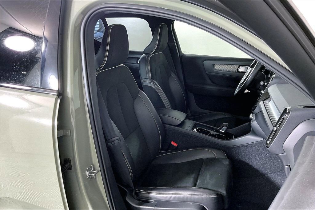 Used 2021 Volvo XC40 P8 Recharge image 6
