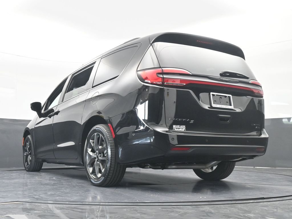 Used 2024 Chrysler Pacifica Limited w/ S Appearance Package image 68