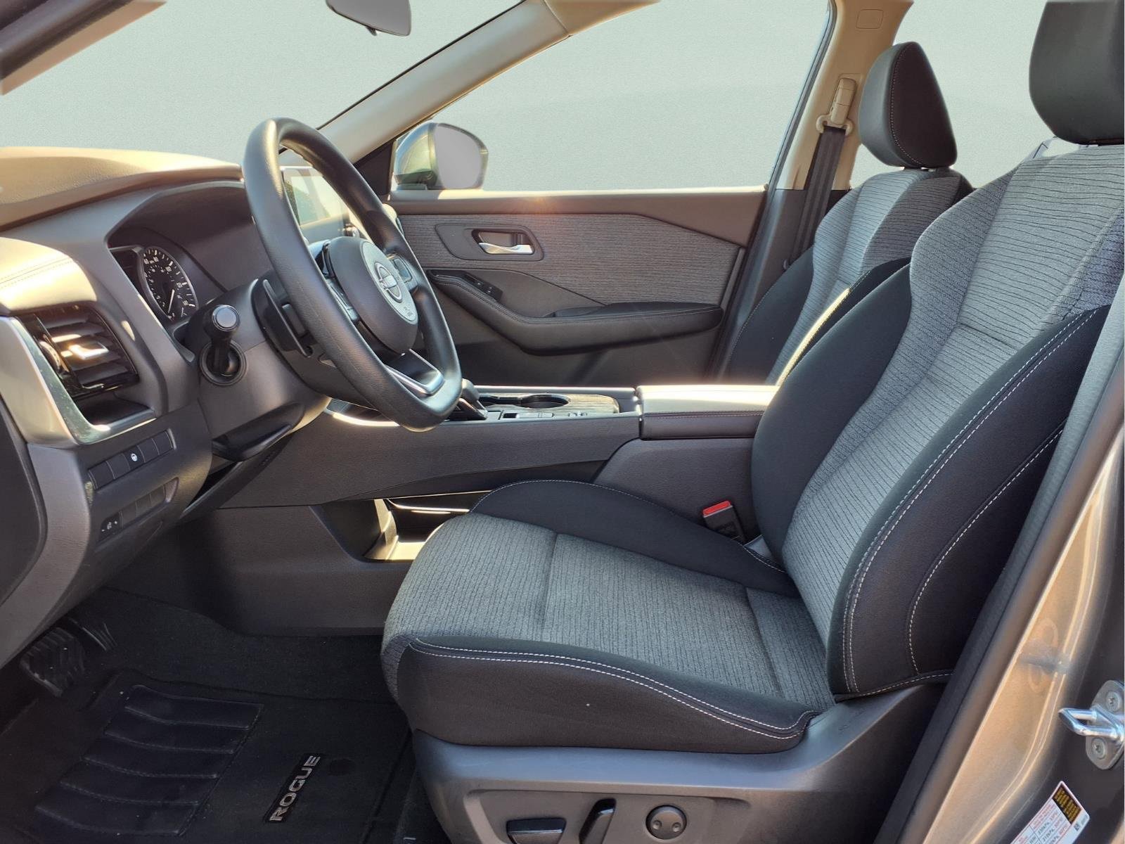 Used 2022 Nissan Rogue SV image 10