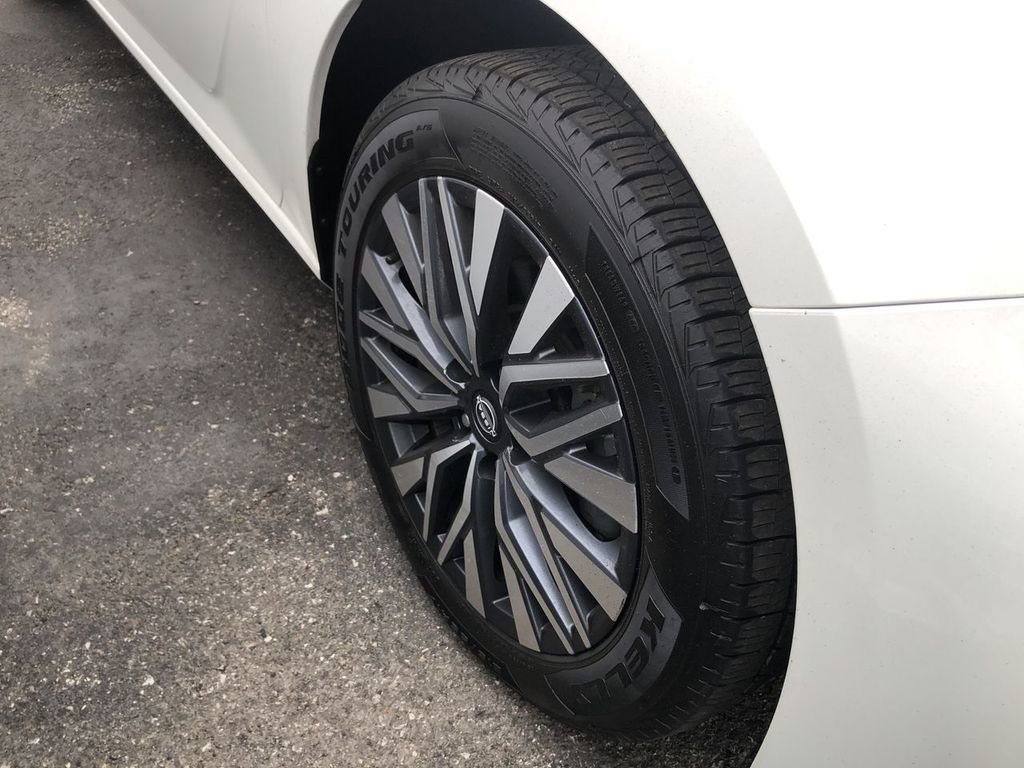 Used 2025 Nissan Altima 2.5 SV AWD/4WD image 2