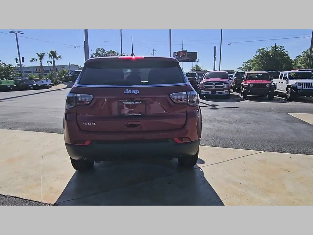 Used 2025 Jeep Compass Sport AWD/4WD image 32