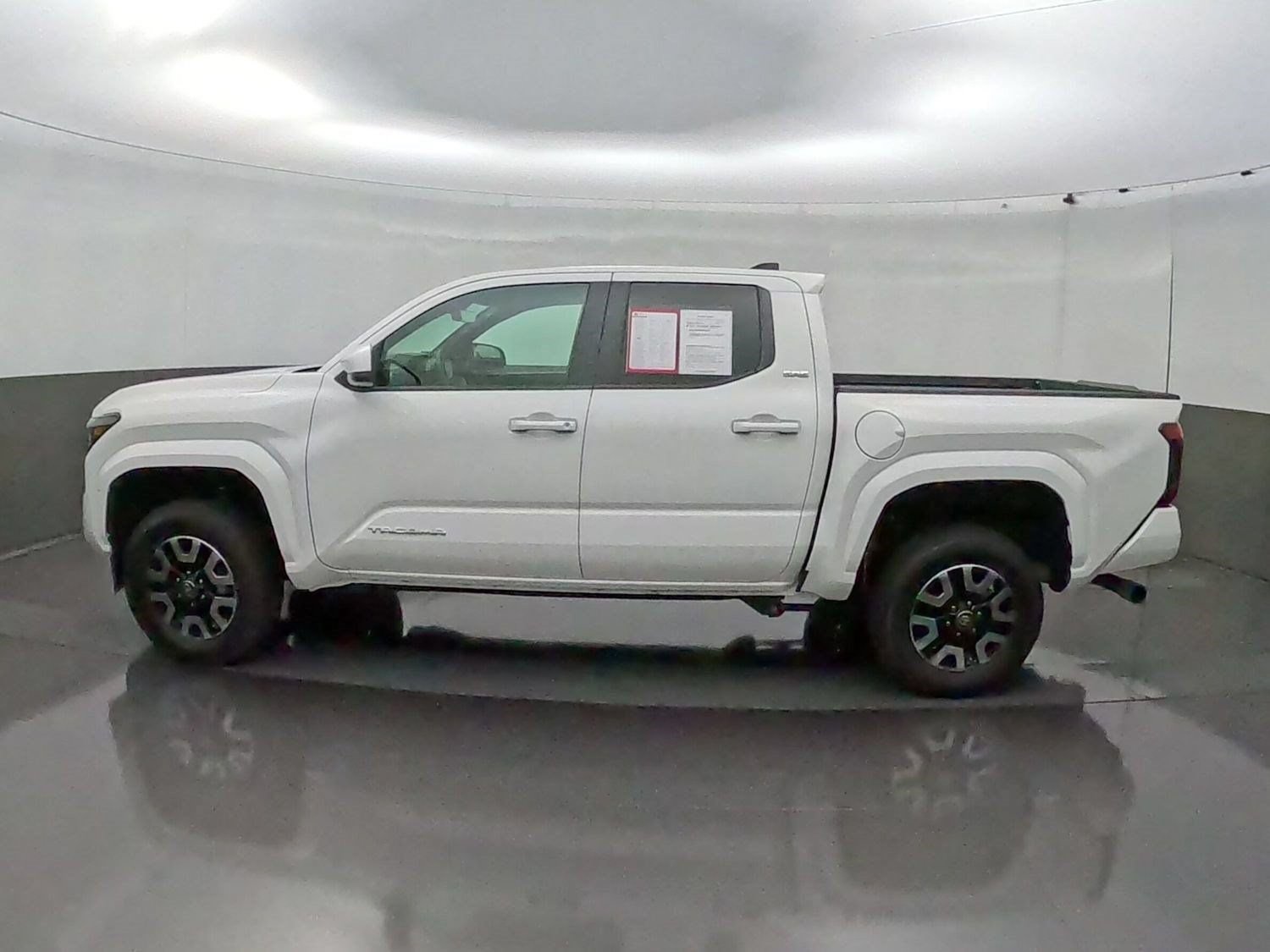 Certified 2025 Toyota Tacoma SR5 AWD/4WD image 6