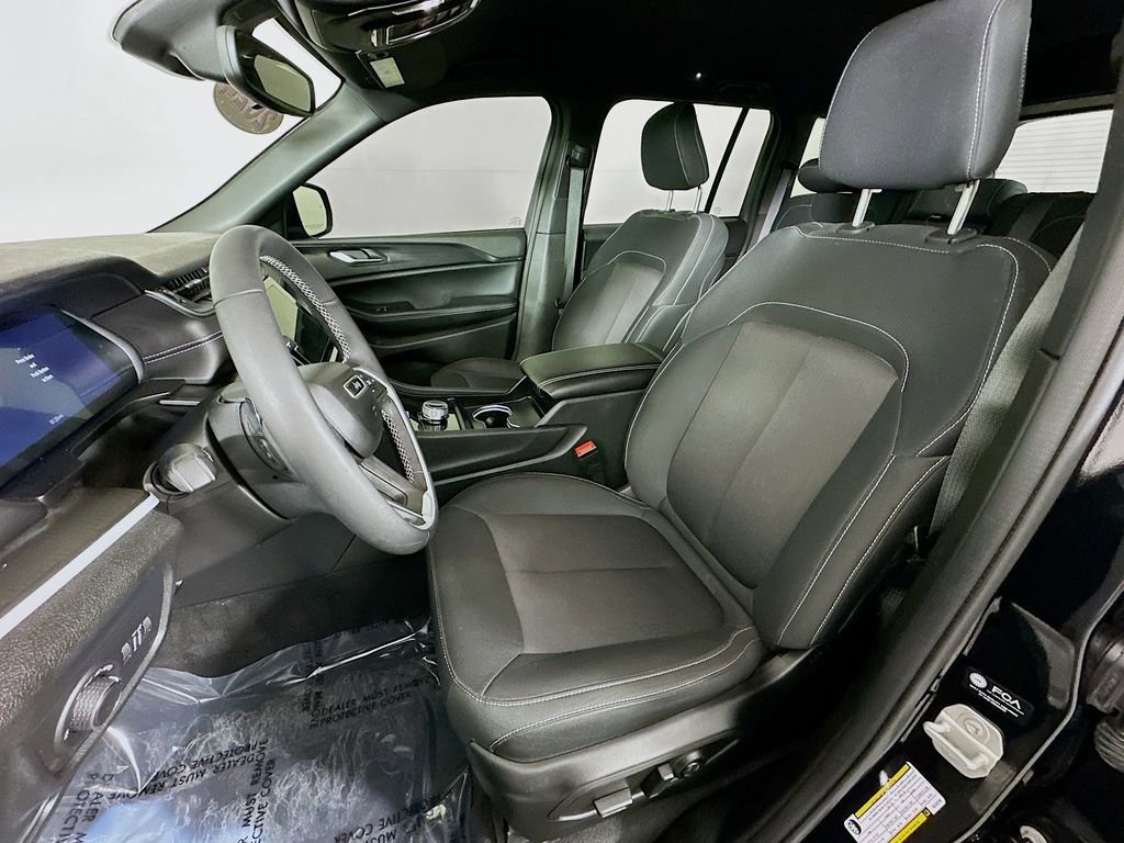 Certified 2024 Jeep Grand Cherokee Laredo w/ Luxury Tech Group I image 32