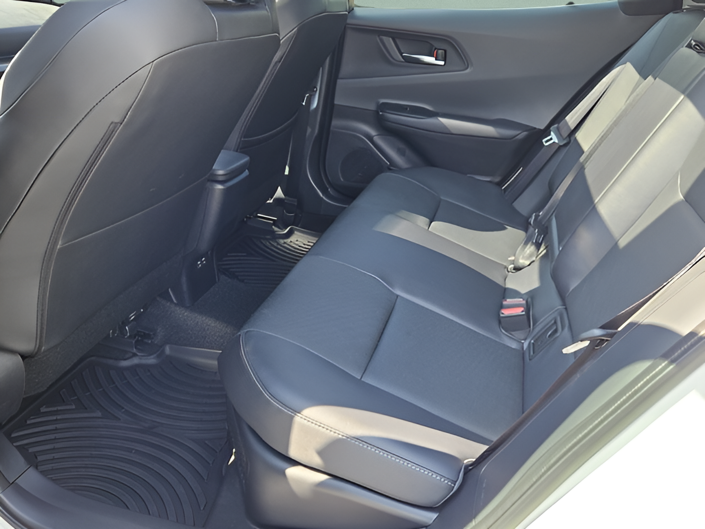 Used 2024 Toyota Prius XLE FWD image 9