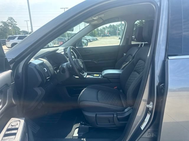 Used 2024 Nissan Pathfinder S FWD image 16