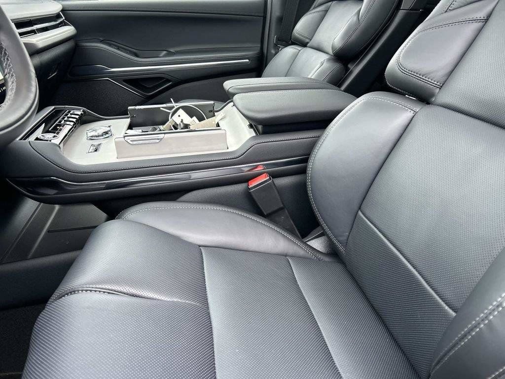 New 2026 Lincoln Navigator L Reserve AWD/4WD image 18