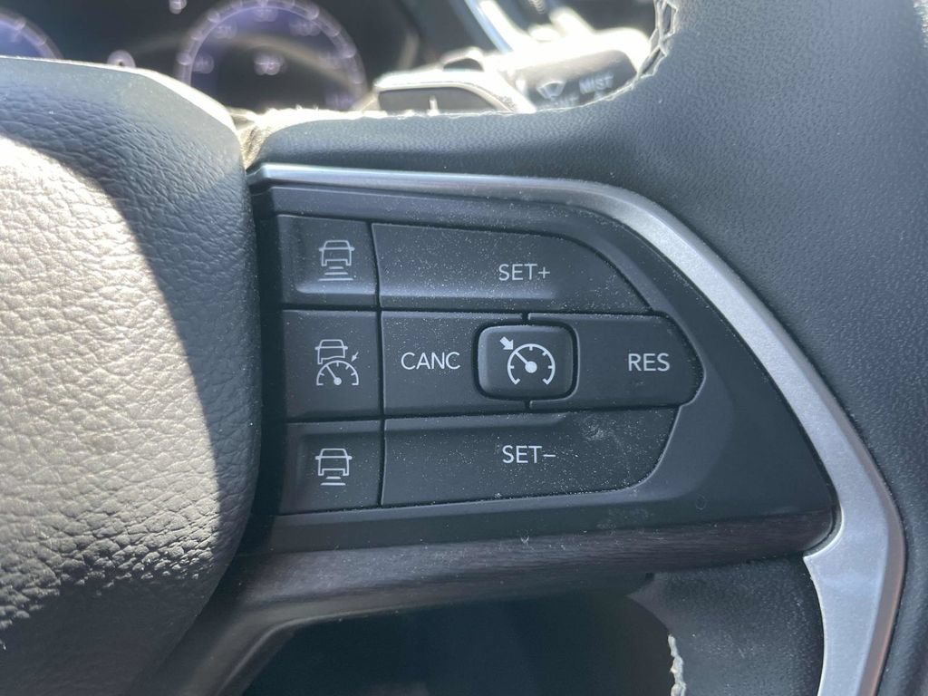 Certified 2025 Jeep Grand Cherokee Limited AWD/4WD image 32
