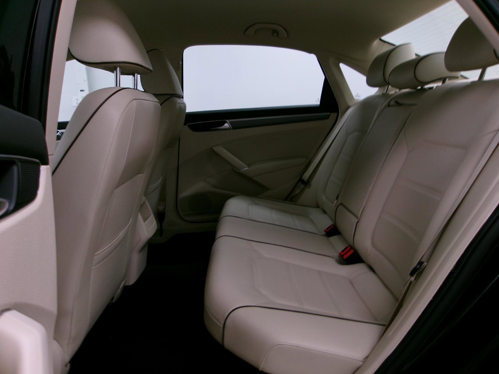 Used 2018 Volkswagen Passat 2.0T S image 9