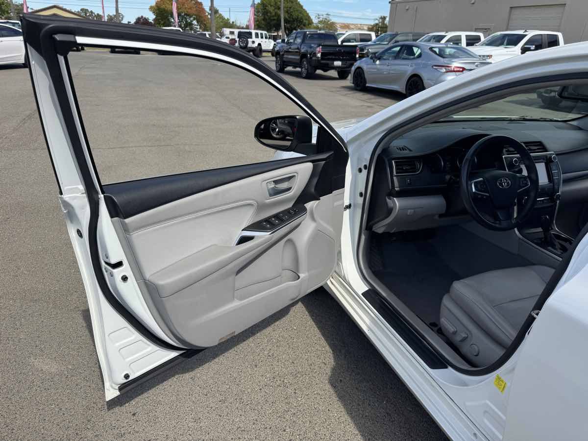 Used 2017 Toyota Camry XLE w/ Convenience Package FWD image 22