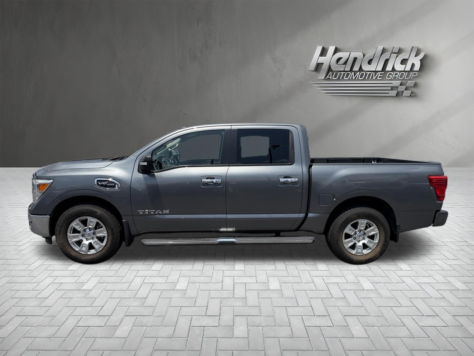 Used 2017 Nissan Titan SV RWD image 7