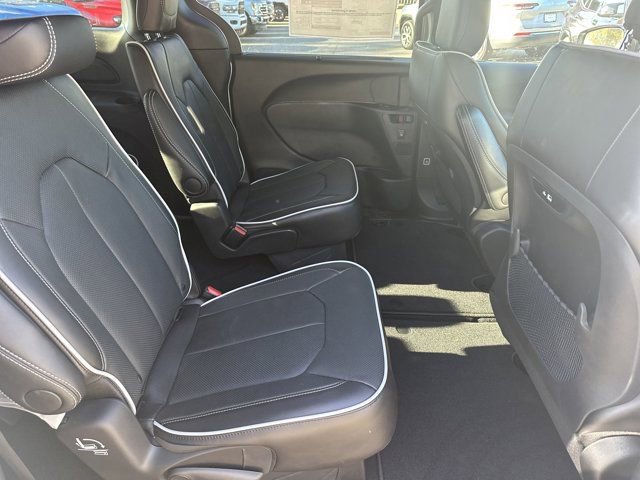 New 2026 Chrysler Pacifica Limited image 15