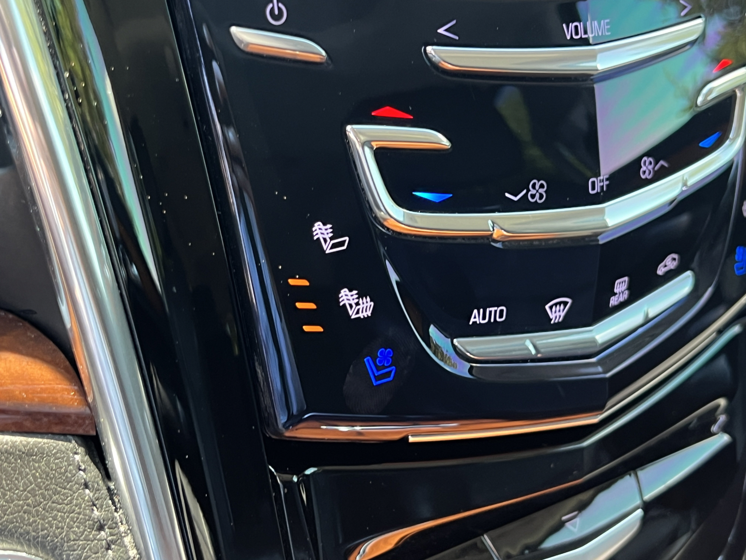 Used 2016 Cadillac Escalade Luxury AWD/4WD image 24