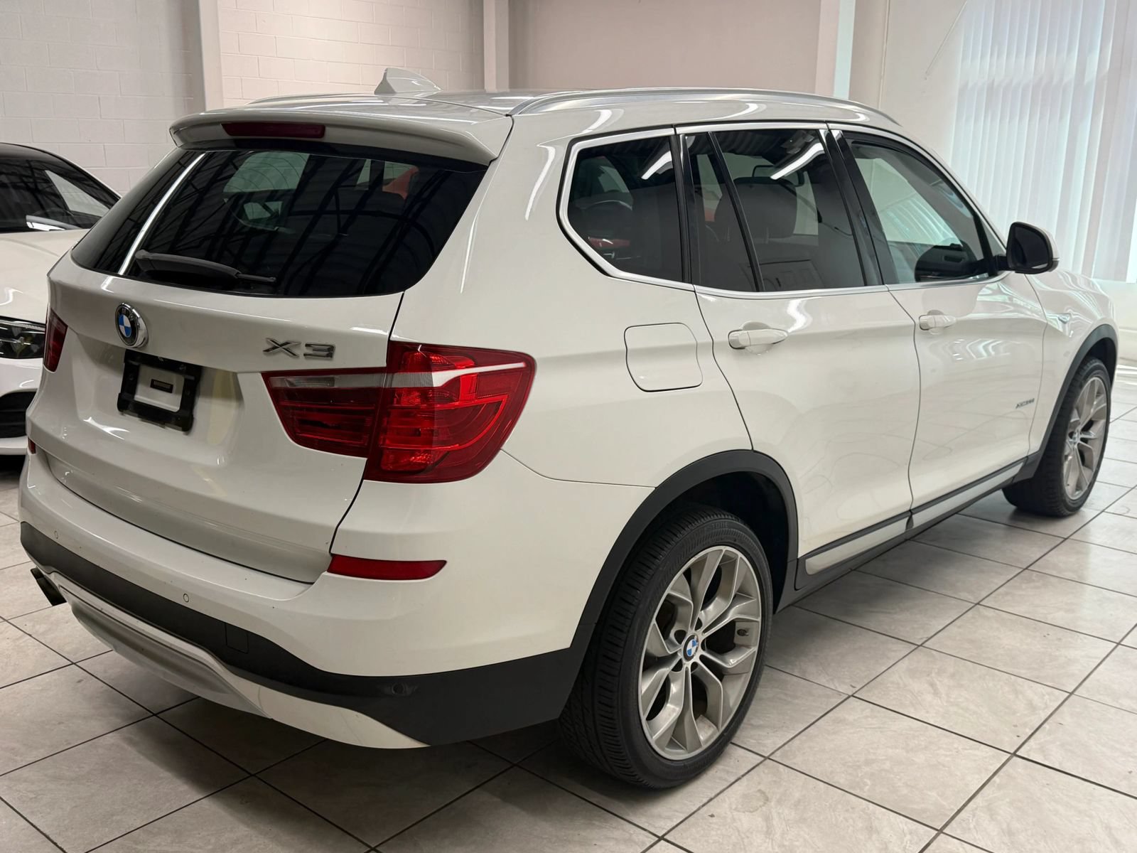Used 2017 BMW X3 xDrive28i AWD/4WD image 9