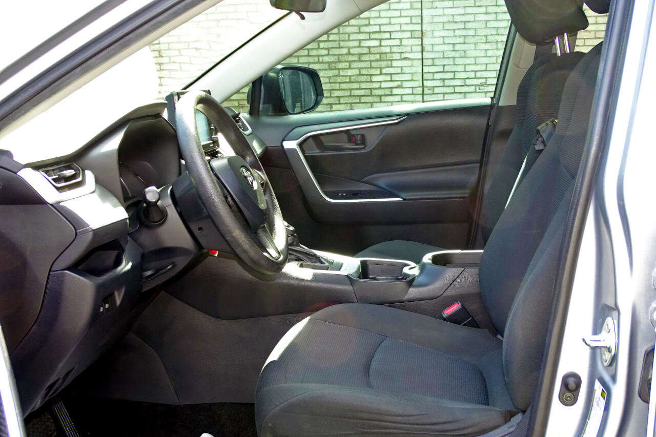 Used 2020 Toyota RAV4 LE image 11