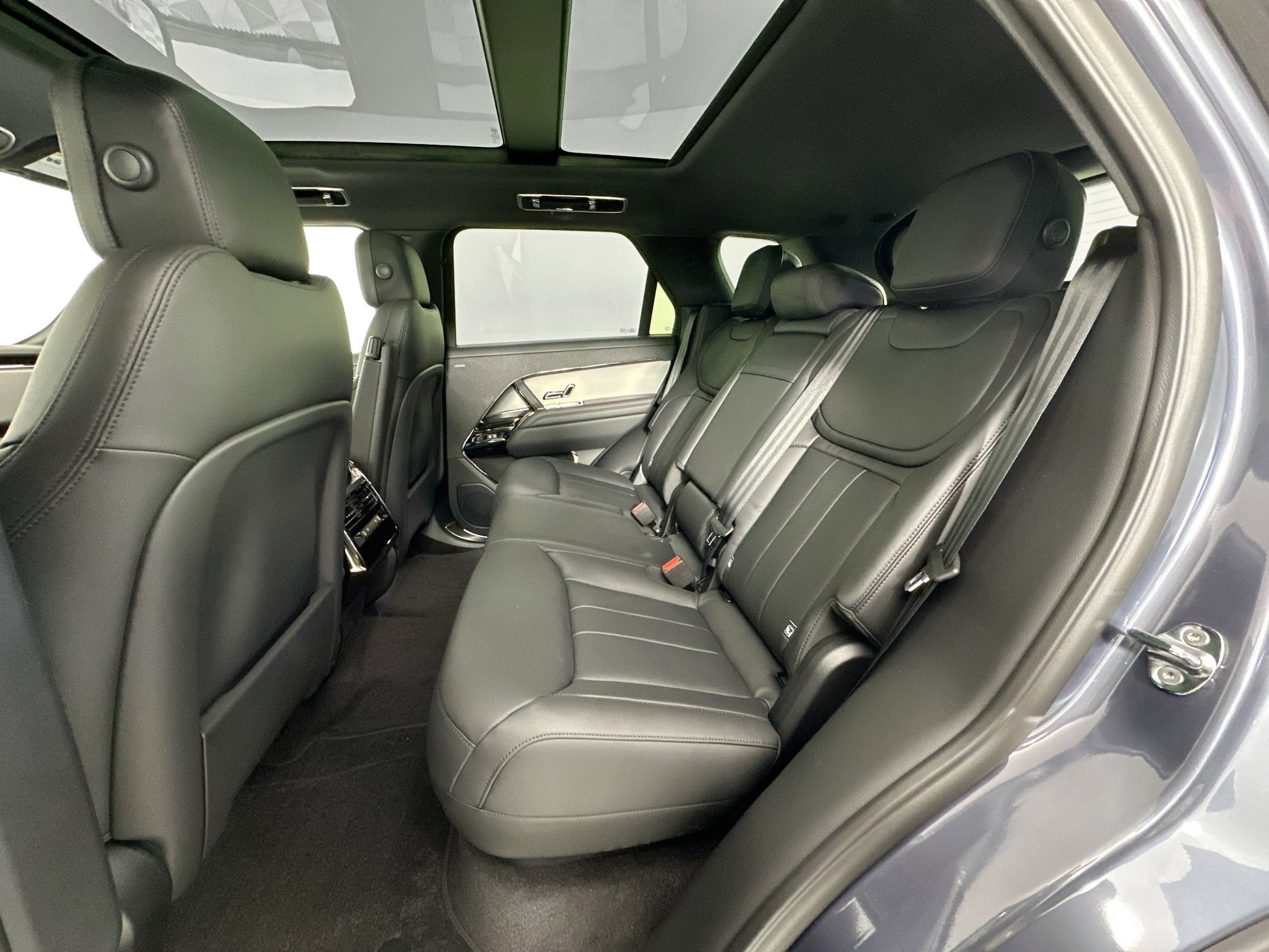 Used 2025 Land Rover Range Rover Sport image 22