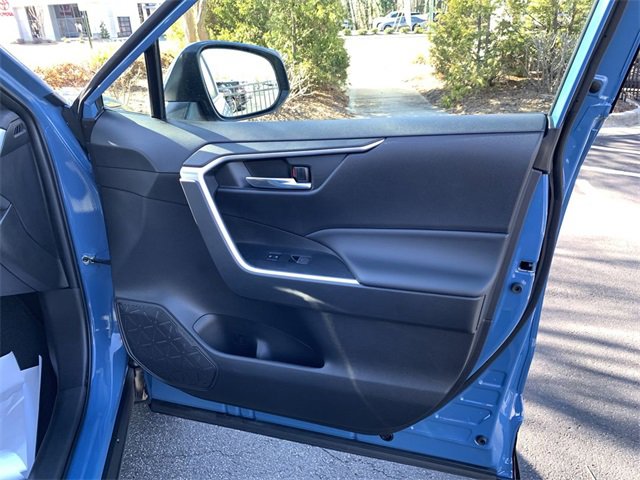 Used 2023 Toyota RAV4 SE image 13