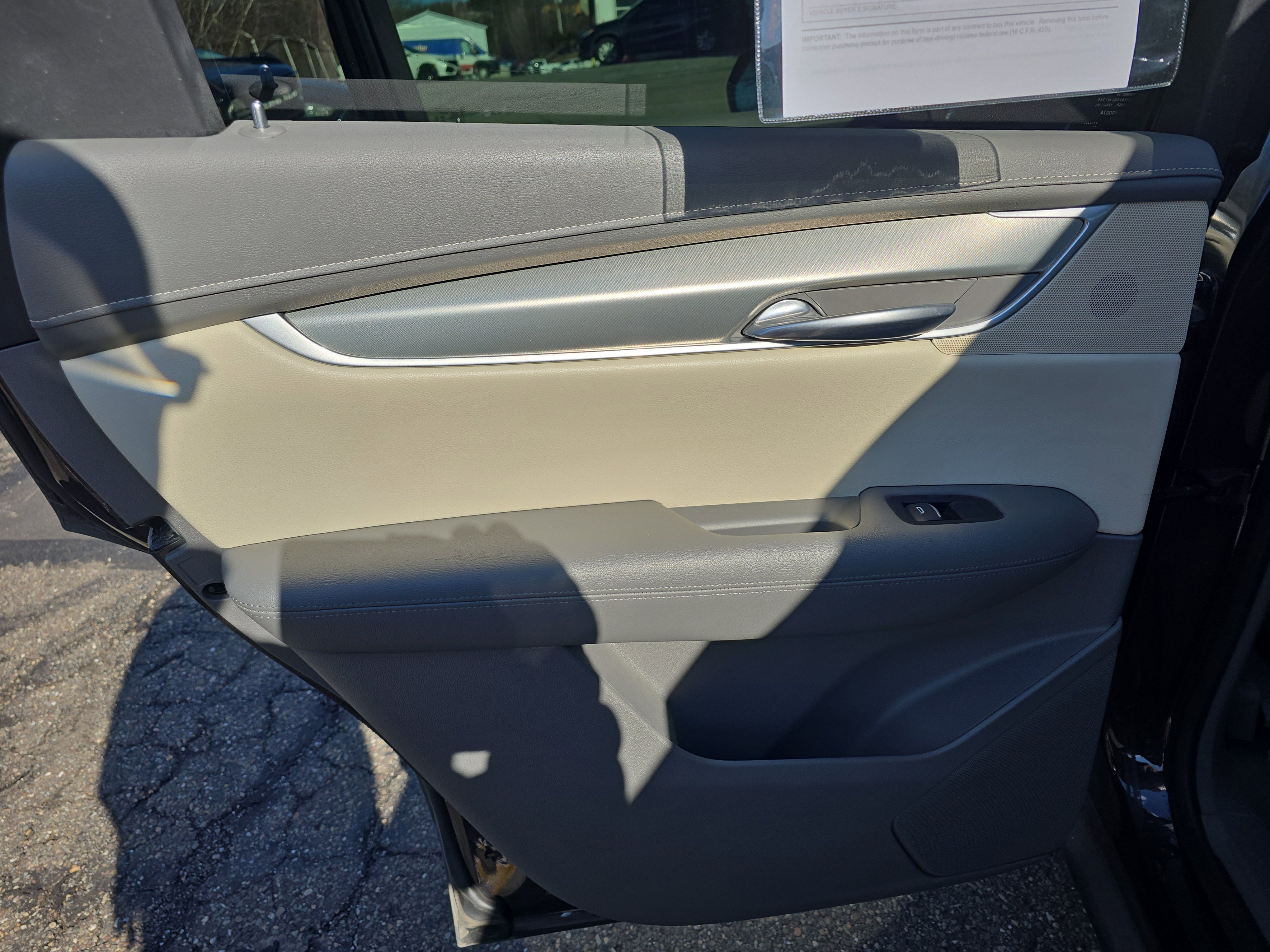 Used 2018 Cadillac XT5 Luxury w/ Driver Awareness Package image 16