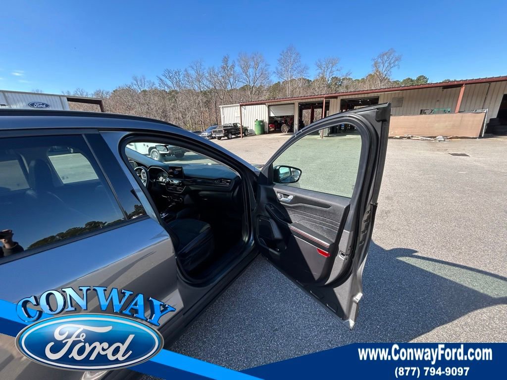 Used 2022 Ford Escape SEL w/ SEL Stealth AWD Package image 24