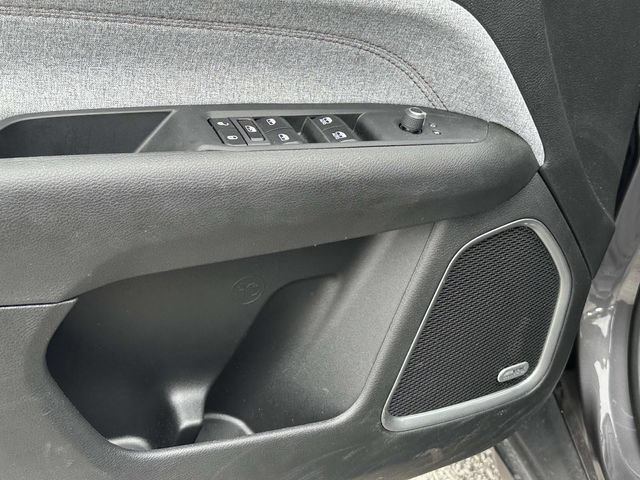 Used 2024 Jeep Compass Latitude w/ Sun and Sound Group AWD/4WD image 13