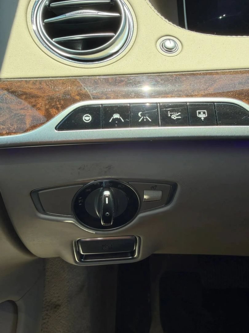 Used 2019 Mercedes-Benz S 560 Sedan image 27
