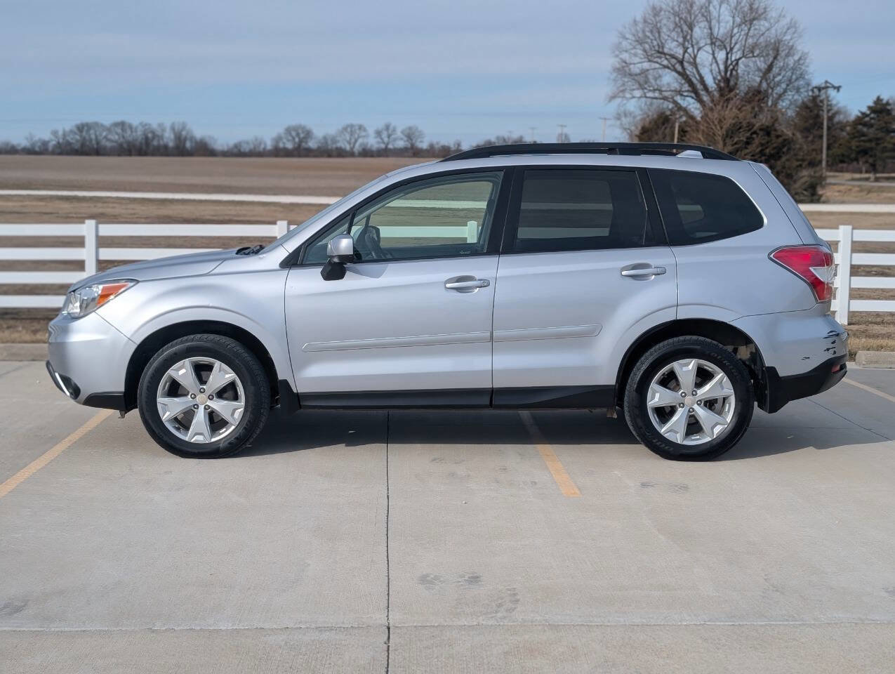 Used 2016 Subaru Forester 2.5i Premium w/ All-Weather Package image 3