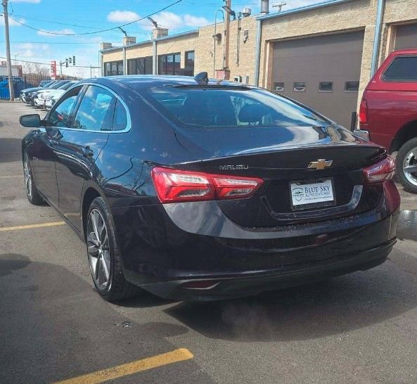 Used 2022 Chevrolet Malibu LT image 2