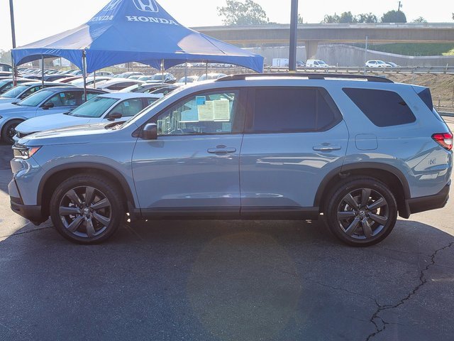 Certified 2024 Honda Pilot Sport image 3