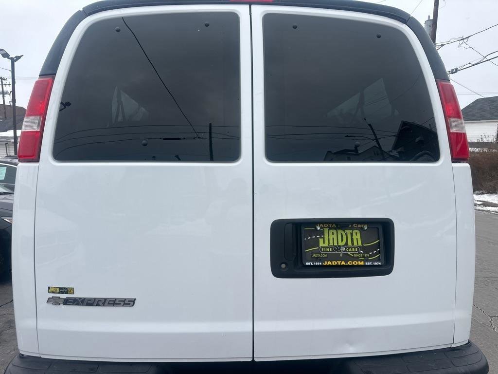 Used 2017 Chevrolet Express 3500 LT w/ LT Preferred Equipment Group image 4